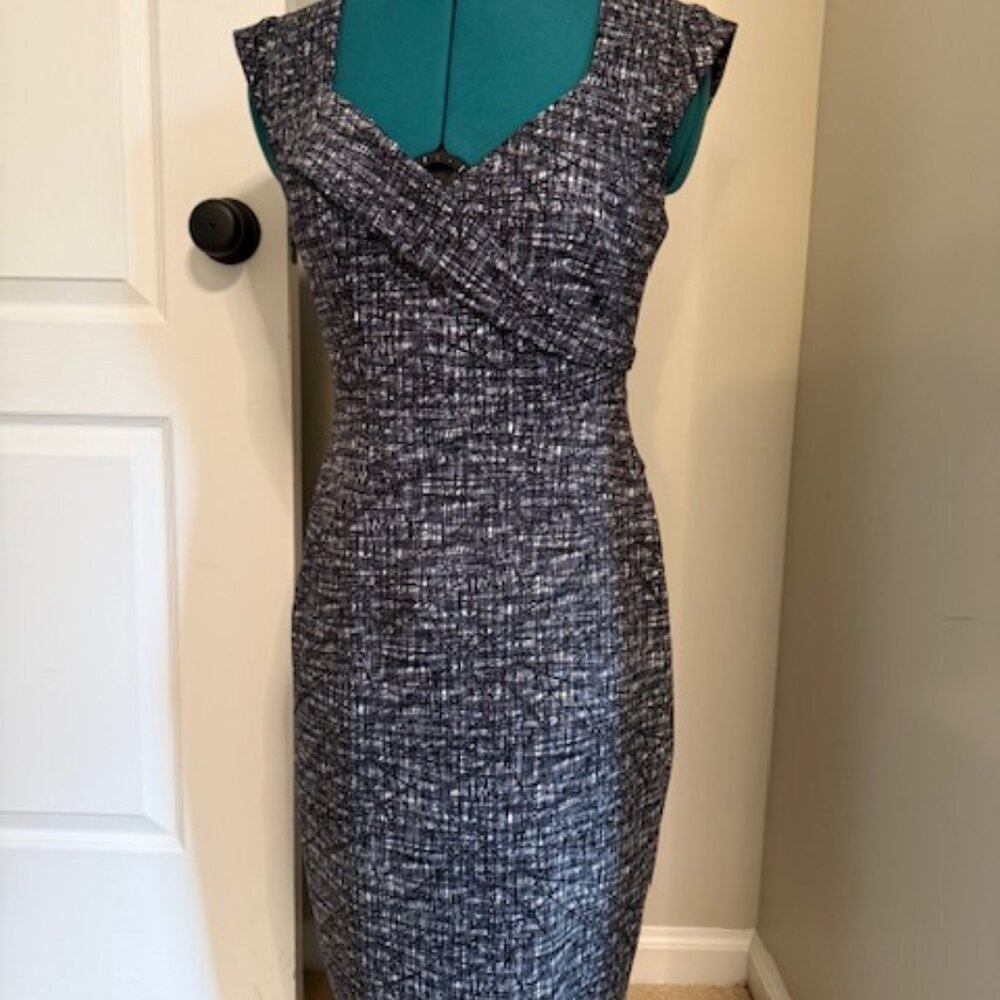Maggy London's Sz 6 Black & White Flattering Dress